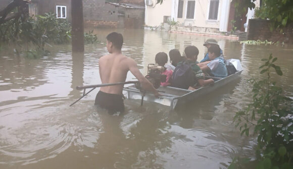 Nothilfe nach Taifun Yagi in Chuong My, Vietnam